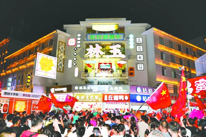 广西玉林:一条街带火一座城