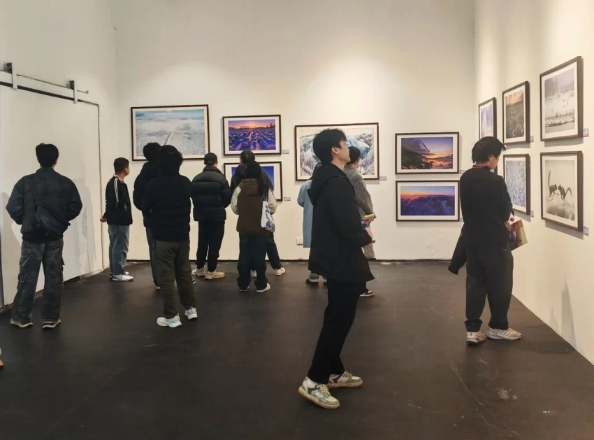 林海雪韵映山城 南北文旅谱新篇——“大美伊春·魅力丰林”冬季风光摄影作品展重庆启幕(图2) 林海雪韵映山城 南北文旅谱新篇——“大美伊春·魅力丰林”冬季风光摄影作品展重庆启幕(图2)