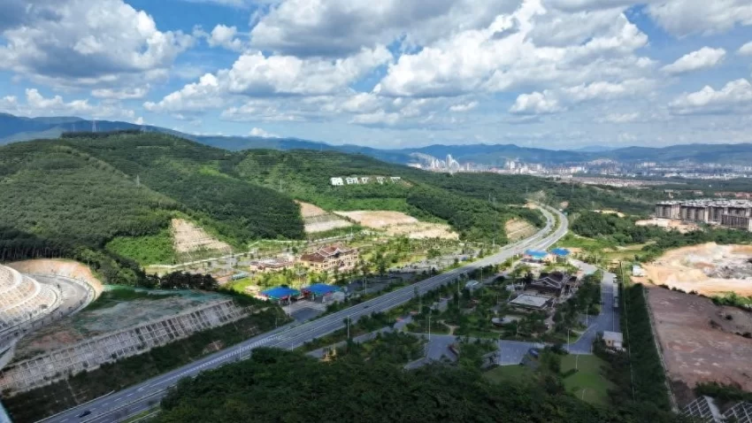 在雨林风景道上,遇见西双版纳的生活