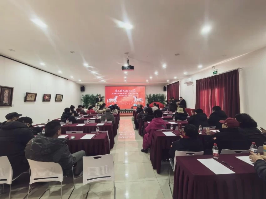 惊艳亮相!常沙娜珐琅艺术新作《霓裳天马》(米色版)北京首发(图2) 惊艳亮相!常沙娜珐琅艺术新作《霓裳天马》(米色版)北京首发(图2)
