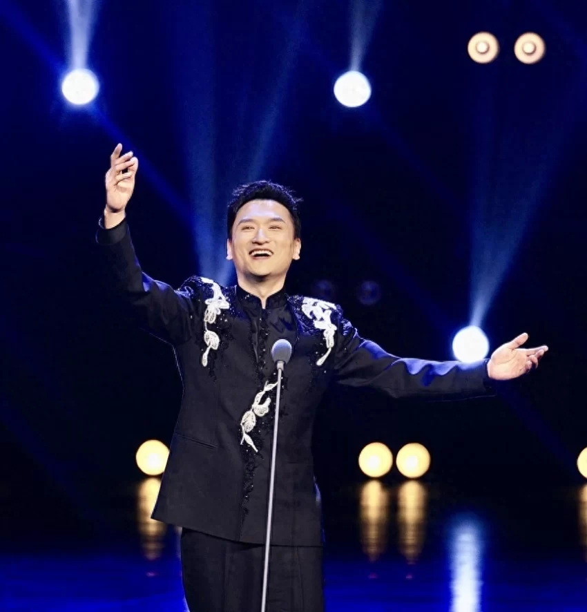 歌声润心,铁韵传情——第六届“金钟之声”音乐会圆满落幕(图1) 歌声润心,铁韵传情——第六届“金钟之声”音乐会圆满落幕(图1)