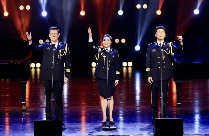 歌声润心,铁韵传情——第六届“金钟之声”音乐会圆满落幕(图6) 歌声润心,铁韵传情——第六届“金钟之声”音乐会圆满落幕(图6)