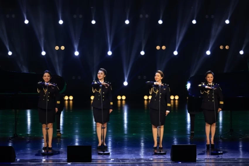歌声润心,铁韵传情——第六届“金钟之声”音乐会圆满落幕(图7) 歌声润心,铁韵传情——第六届“金钟之声”音乐会圆满落幕(图7)