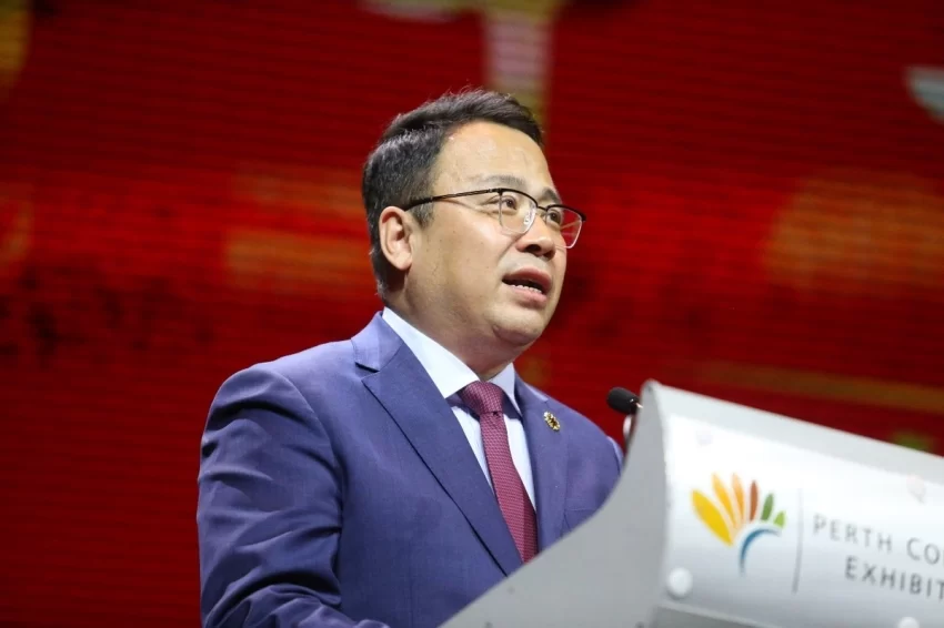 “亲情中华·四海同春”慰侨演出走进澳大利亚，艺术家金响演唱燃爆全场(图2)