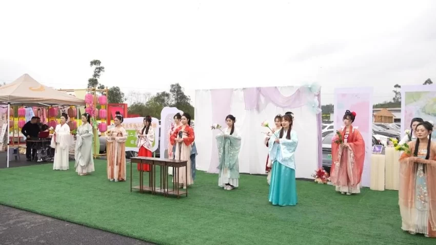 新华视点|春日盛景赋能“花经济” 文旅融合焕发新活力(图9) 新华视点|春日盛景赋能“花经济” 文旅融合焕发新活力(图9)