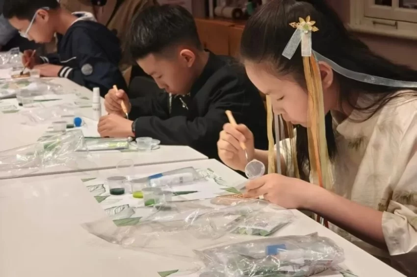 北京西城区“书香·家·春秋”家庭阅读项目再启十年新程(图4) 北京西城区“书香·家·春秋”家庭阅读项目再启十年新程(图4)