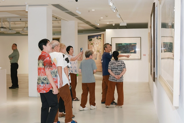 “信仰长歌”纪念红军长征胜利90周年暨弘扬长征精神作品巡展首展在岭南画派纪念馆开幕(图1) “信仰长歌”纪念红军长征胜利90周年暨弘扬长征精神作品巡展首展在岭南画派纪念馆开幕(图1)