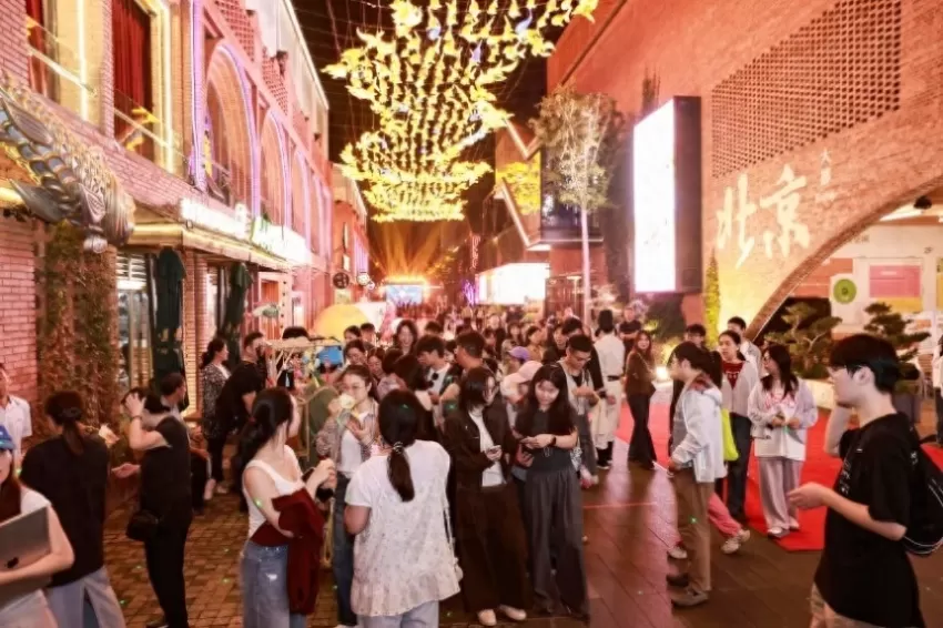 798南门——慢生活商业街区打造沉浸式艺术夜
