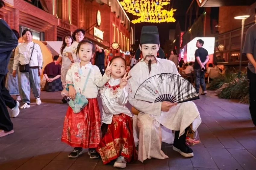 798南门——慢生活商业街区打造沉浸式艺术夜(图12) 798南门——慢生活商业街区打造沉浸式艺术夜(图12)