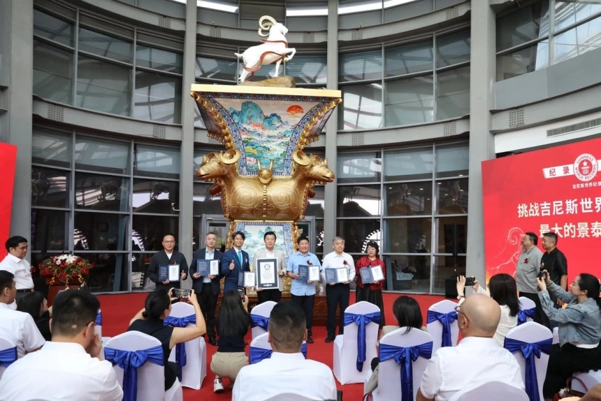 吉尼斯世界纪录铜雕景泰蓝《盛世五羊尊》在河北迁西落成(图3) 吉尼斯世界纪录铜雕景泰蓝《盛世五羊尊》在河北迁西落成(图3)