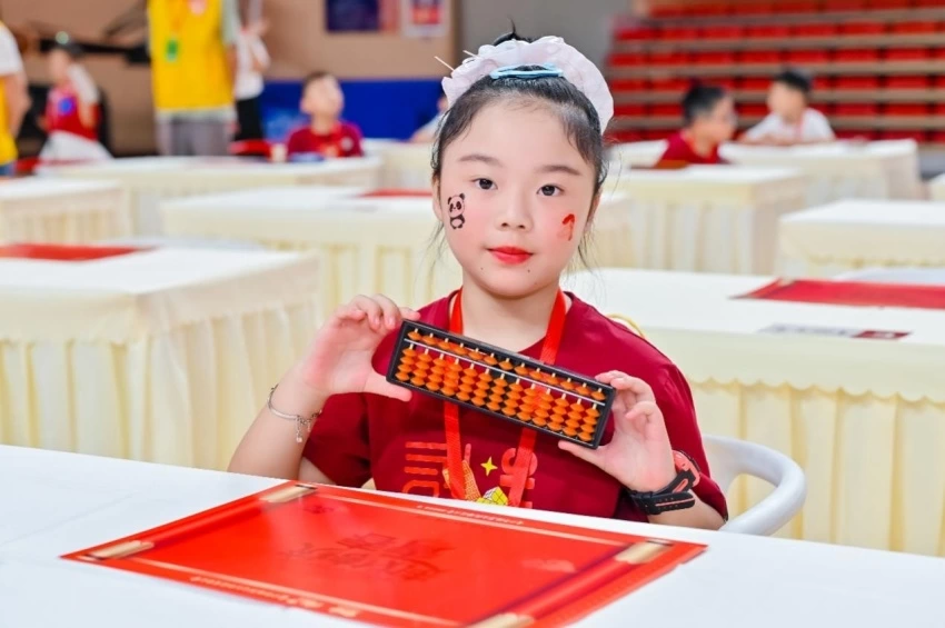 算珠凝文脉 智启少年时——第七届“指尖上的智慧”青少年珠算文化非遗美育大会成都站圆满落幕(图13) 第七届“指尖上的智慧”青少年珠算文化非遗美育大会成都站圆满落幕(图13)
