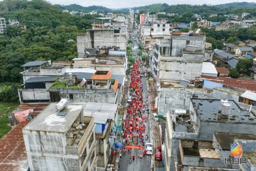 开局即无敌!汇聚68万善款、新科北大博士等199人获奖!首届博白须无奖学大会成功举办(图6) 开局即无敌!汇聚68万善款、新科北大博士等199人获奖!首届博白须无奖学大会成功举办(图6)