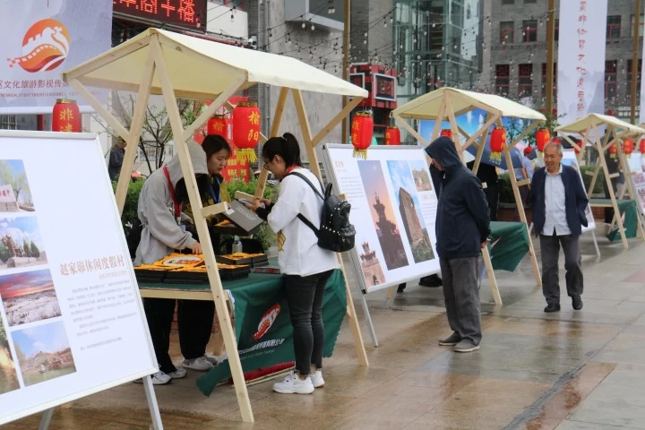 搭建展示平台,推动传承保护——陕西榆阳第三届非物质文化遗产节开幕(图4) 搭建展示平台,推动传承保护——陕西榆阳第三届非物质文化遗产节开幕(图4)