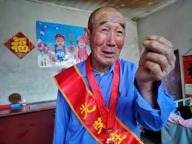 七一,走进老党员——农民摄影人杨晓勇为农民党员入户留影(图7) 七一,走进老党员——农民摄影人杨晓勇为农民党员入户留影(图7)