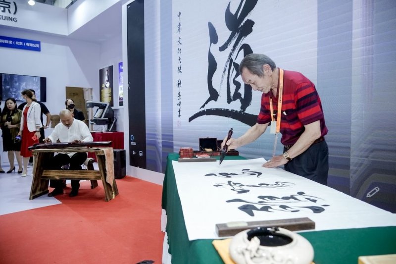 国家对外文化贸易基地赋能国际文化贸易创新发展系列活动举行(图5) 国家对外文化贸易基地赋能国际文化贸易创新发展系列活动举行(图5)