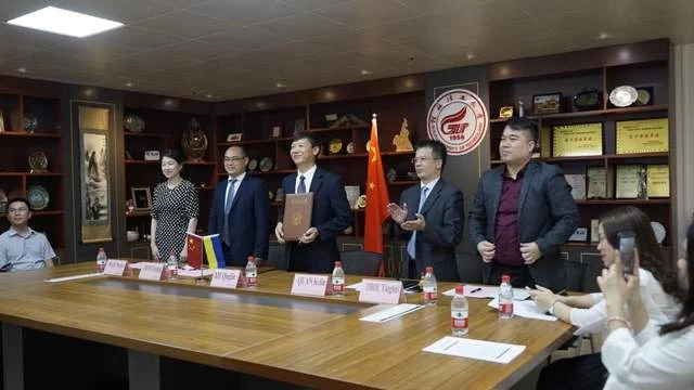 “江南丝路行”中国与乌克兰教育交流活动在线签约(图1) “江南丝路行”中国与乌克兰教育交流活动在线签约(图1)