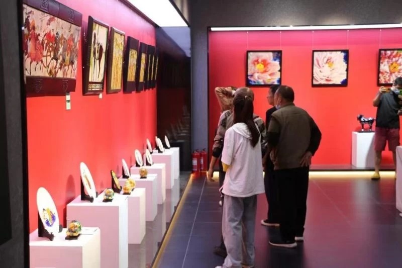 “洛阳三彩艺术作品巡展”北京站在北京陶瓷艺术馆开幕(图8)