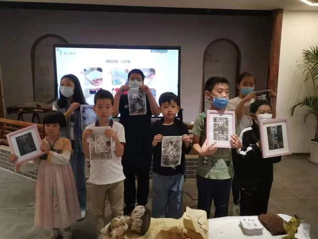 创新融合再展国学魅力——第八届“北京孔庙国子监国学文化节”圆满落幕(图5) 创新融合再展国学魅力——第八届“北京孔庙国子监国学文化节”圆满落幕(图5)