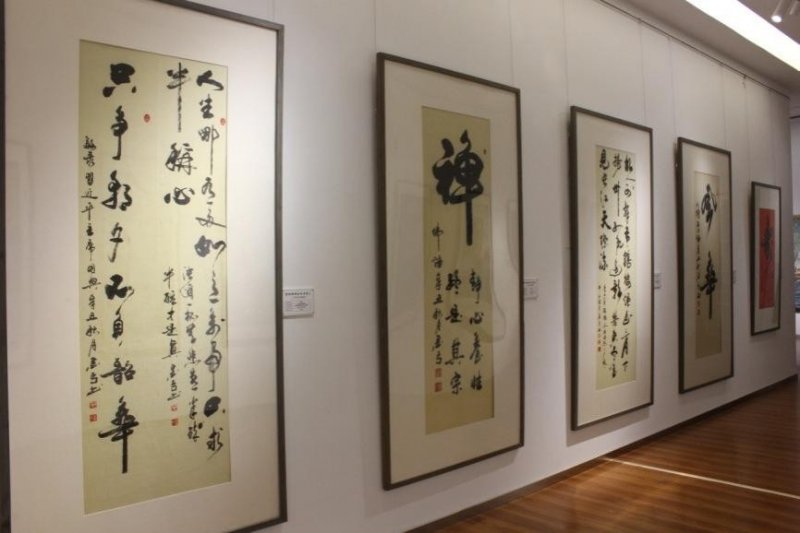 “聚焦经典 盛世丹青”——梁英书法作品展在北京炎黄艺术馆隆重展出(图4) “聚焦经典 盛世丹青”——梁英书法作品展在北京炎黄艺术馆隆重展出(图4)