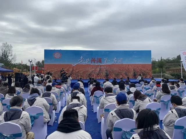 全国主流媒体走进汾酒“第一车间”,探寻清香品格“粮心”起点(图2) 全国主流媒体走进汾酒“第一车间”,探寻清香品格“粮心”起点(图2)