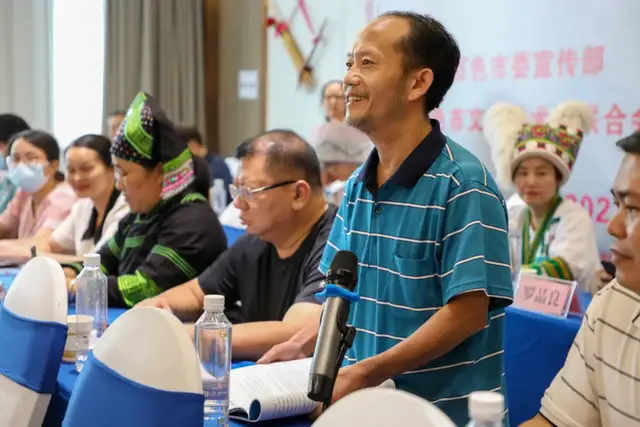 区内外文学专家到百色研讨长篇小说《神山》 (图5)