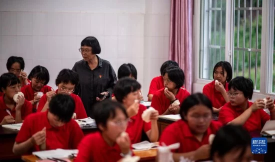 上下同心,尽锐出战——脱贫攻坚精神述评(图5) 上下同心,尽锐出战——脱贫攻坚精神述评(图5)