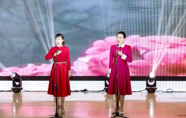 “光影溢彩 歌声飞扬”红色经典影视歌曲讲党史艺术党课精彩开讲(图23) “光影溢彩 歌声飞扬”红色经典影视歌曲讲党史艺术党课精彩开讲(图23)