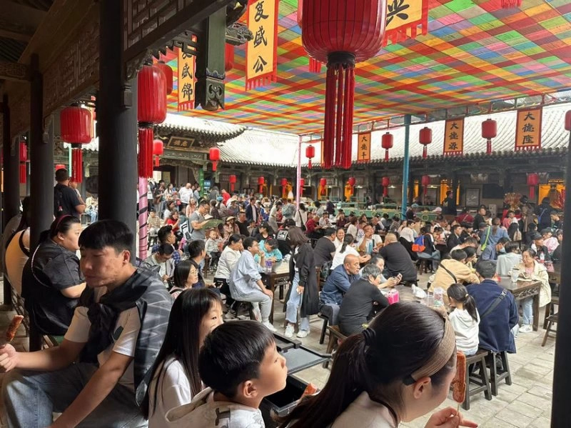 乔家大院文化园区多举措迎接“双节”假期(图1) 乔家大院文化园区多举措迎接“双节”假期(图1)