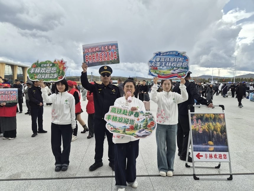 丰林文旅:全员在岗不打烊 暖心宠客护航国庆黄金周(图3) 丰林文旅:全员在岗不打烊 暖心宠客护航国庆黄金周(图3)